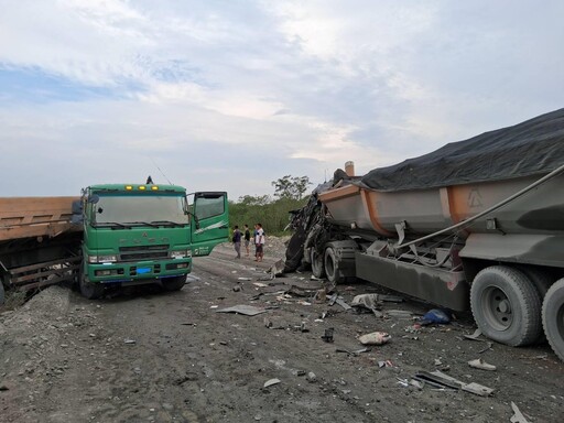 影/又有酒駕!屏東河床2砂石車對撞 駕駛拋飛當場輾死