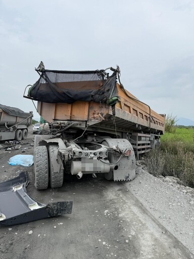 影/又有酒駕!屏東河床2砂石車對撞 駕駛拋飛當場輾死