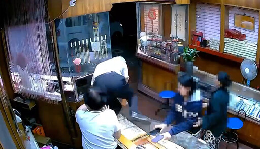 影/南投男欠賭債佯裝買金飾!搶銀樓撞傷老闆逃逸被捕