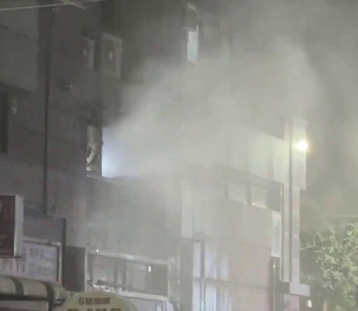 影/台中民宅大火!樓上燒到樓下「窗戶爆裂」