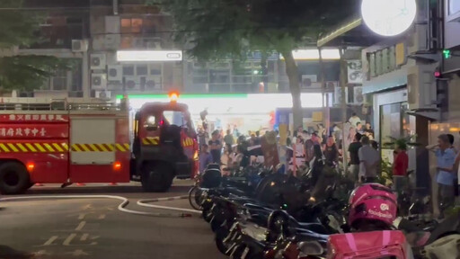 影/台中民宅大火!樓上燒到樓下「窗戶爆裂」