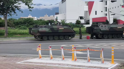 影/台東軍方訓練出事!裝甲車等紅燈糗拋錨…顧路直擊