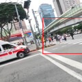影/台中鳴笛救護車遇「帝王行人」堵路 救護員揭無奈真相