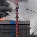 新莊工地火警頂樓竄火煙 警消灌救撲滅幸無人傷