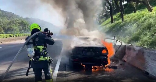 影/端午首日國1三義段火燒車!賓士竄火舌駕駛急逃生