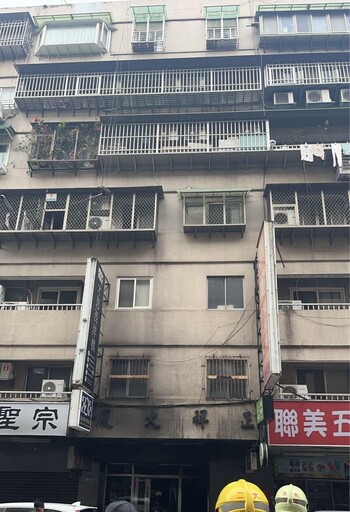 北市東區清晨民宅火警 火場救出1男子送醫