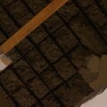 影/新莊35年海砂屋天花板崩塌！13歲兄妹遭砸 鋼筋裸露