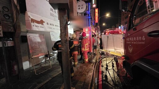 板橋宵夜街驚魂!燒烤店排油煙管起火 幸無傷亡受困