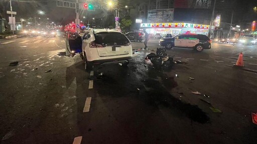 高雄死亡車禍!紅牌重機男撞轎車「整輛全毀」送醫不治