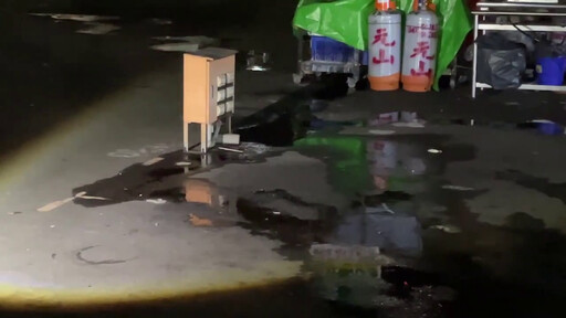影/台中五權夜市手足相殘! 兄殺弟「利斧劈頭濺血」
