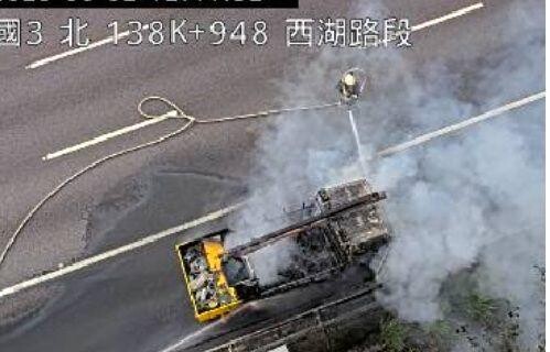 悚!國3通霄段高空作業工程車狂燃 火煙釀南北大回堵