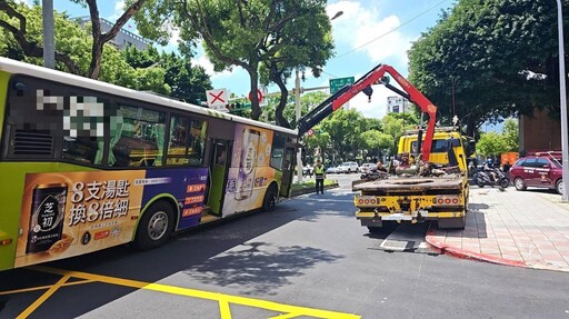 影/北市260公車恍神撞分隔島6傷 大都會道歉賠3千紅包
