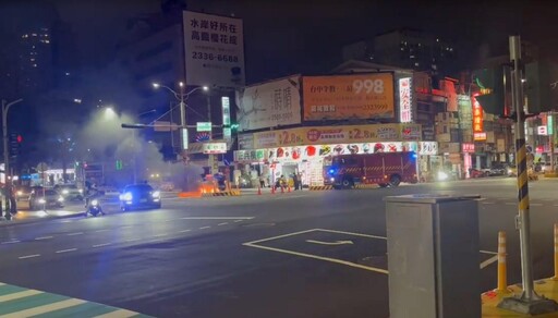 影/二手電動機車騎到一半冒煙！台中男急跳車 下秒變火球