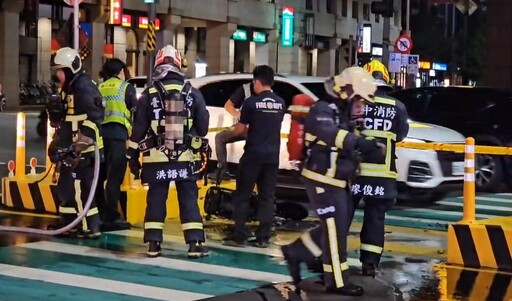 影/二手電動機車騎到一半冒煙！台中男急跳車 下秒變火球