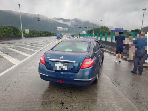 影/「高齡+逆向+無照」88歲翁開上國5 害3車連環撞