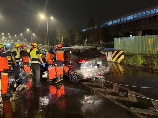 影/新北又有7旬老翁暴衝出事!開車撞擊橋墩慘死
