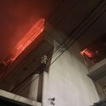 影/台南透天厝大火！驚悚「四面延燒」整棟一片紅