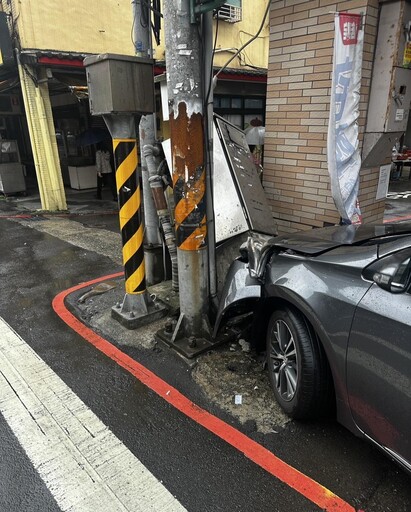 影/基隆轎車暴衝撞斷瓦斯管線 肇事駕駛棄車逃逸