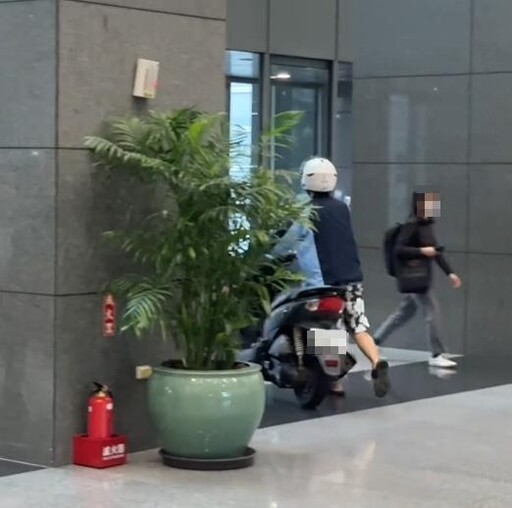 不能騎進來?騎士誤闖新北市府遭警衛驅離 市府回應了
