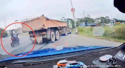 影/重機急停砂石車煞不住 駕駛閃過驚險影片曝