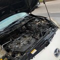 驚悚瞬間！19歲女開車遇自燃 引擎冒煙「整車陷火海」