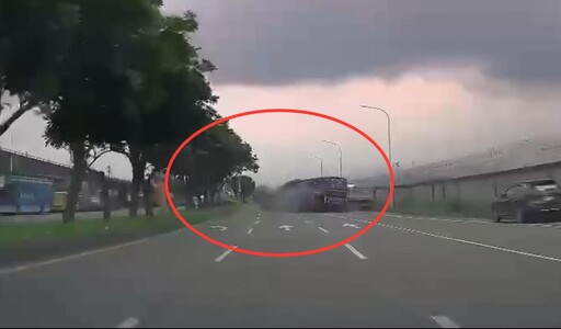 影/恐怖撞擊瞬間!北市撫遠街轎車撞遊覽車 母子雙亡