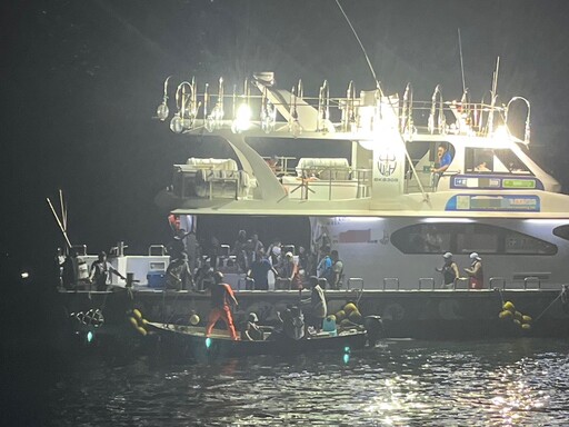 新北燭台嶼「漁船擱淺」47人受困!海巡火速救援成功