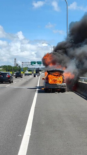 北返注意!國1慘烈火燒車「焰球火海」驚險直擊