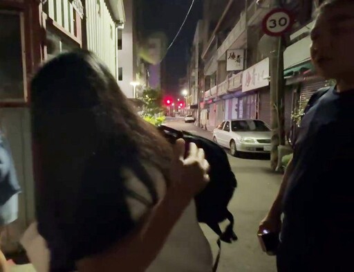 影/台中女大生豬仔返台「祖孫巷口淚擁」 哭喊:阿公對不起