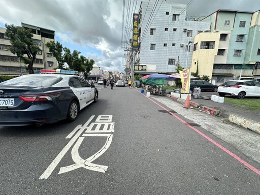 高雄鳳山車禍釀1死 69歲男重機變換車道撞轎車身亡