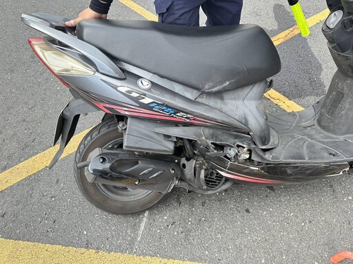 高雄鳳山車禍釀1死 69歲男重機變換車道撞轎車身亡