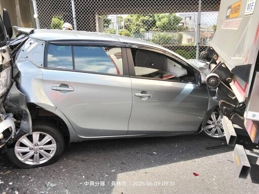 台76重大車禍!6大小車追撞「車頭插入前車底變形」慘狀直擊