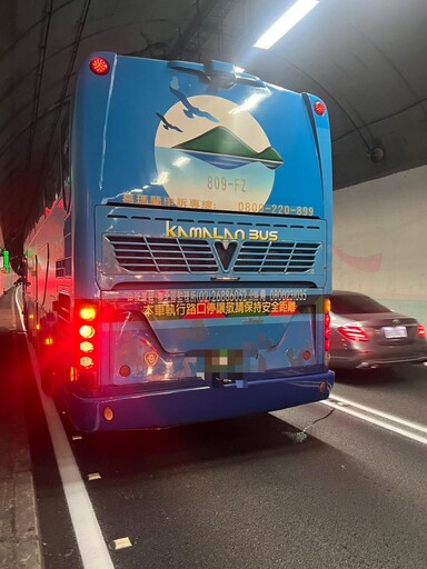 影/雪山隧道重大車禍!國道客運、大小車撞一團 驚悚直擊