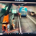 影/雪山隧道重大車禍！國道客運、大小車撞一團 驚悚直擊