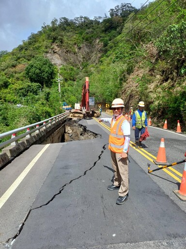 影/屏東台9線路基塌陷驚見天坑！ 工務段估13日搶修完成