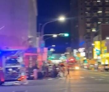 影/高雄鹽埕區深夜傳火警!七賢路住宅大樓陷火海