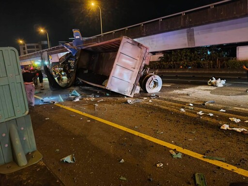 影/內湖交流道「滿載瀝青砂石車」撞裂分隔島 駕駛慘死