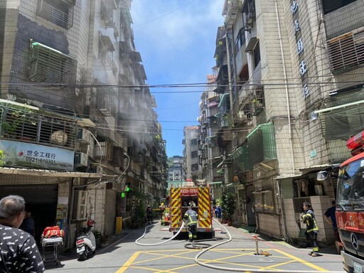 新店公寓「2樓狂燃」！15歲少女嗆傷送醫