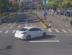 台中行人地獄「大小被撞飛」最新!肇事女竟嗆「我怎麼知道」