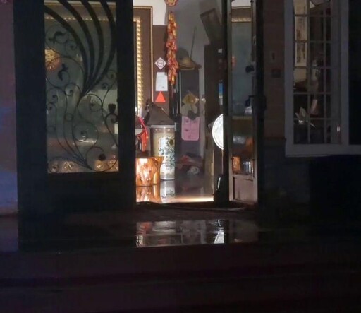 影/台中透天厝大火!地下室冷氣機突爆炸 屋主:還以為燒金紙
