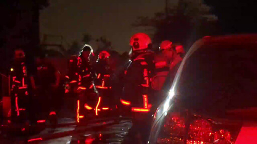 影/台中透天厝大火!地下室冷氣機突爆炸 屋主:還以為燒金紙
