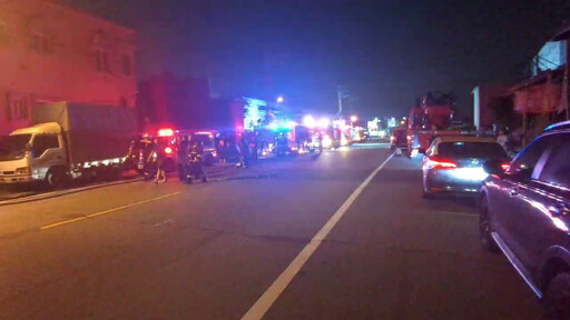 影/台中透天厝大火!地下室冷氣機突爆炸 屋主:還以為燒金紙