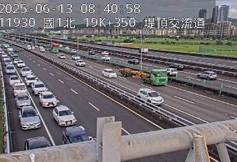 國1北上堤頂交流道車禍 超長車流一度湧現