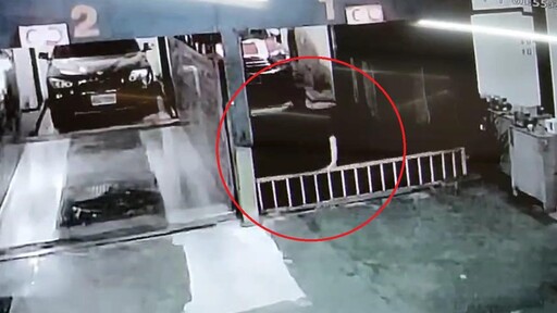 管理員失足跌下機械車位!左手骨折意識清晰 震撼畫面全被錄下