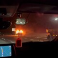 國道1號頭份段小客車突起火！南下車流回堵近5公里