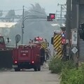 影/台南仁德工廠大火濃煙竄天 警消緊急灌救中