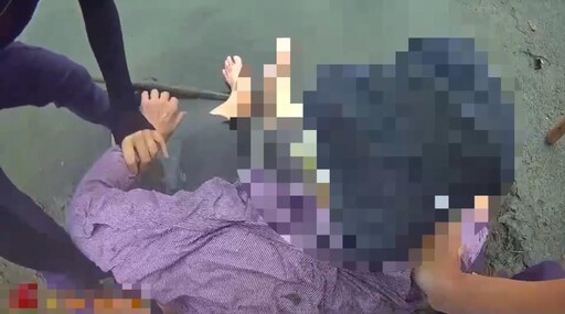 影/新北老婦河濱公園落水 警趕赴現場救回一命