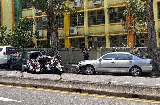 影/士林轎車暴衝撞11車2傷 出事瞬間、肇事者身分曝光