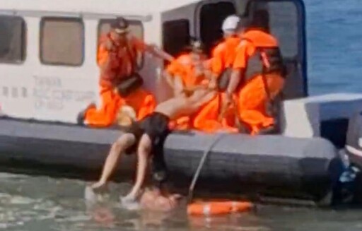 枋寮7學生溺水 2海陸「黑衣部隊」海游300公尺救5人