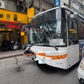 影/汐止「公車撞公車」還是自家人 波及1車、驚悚直擊